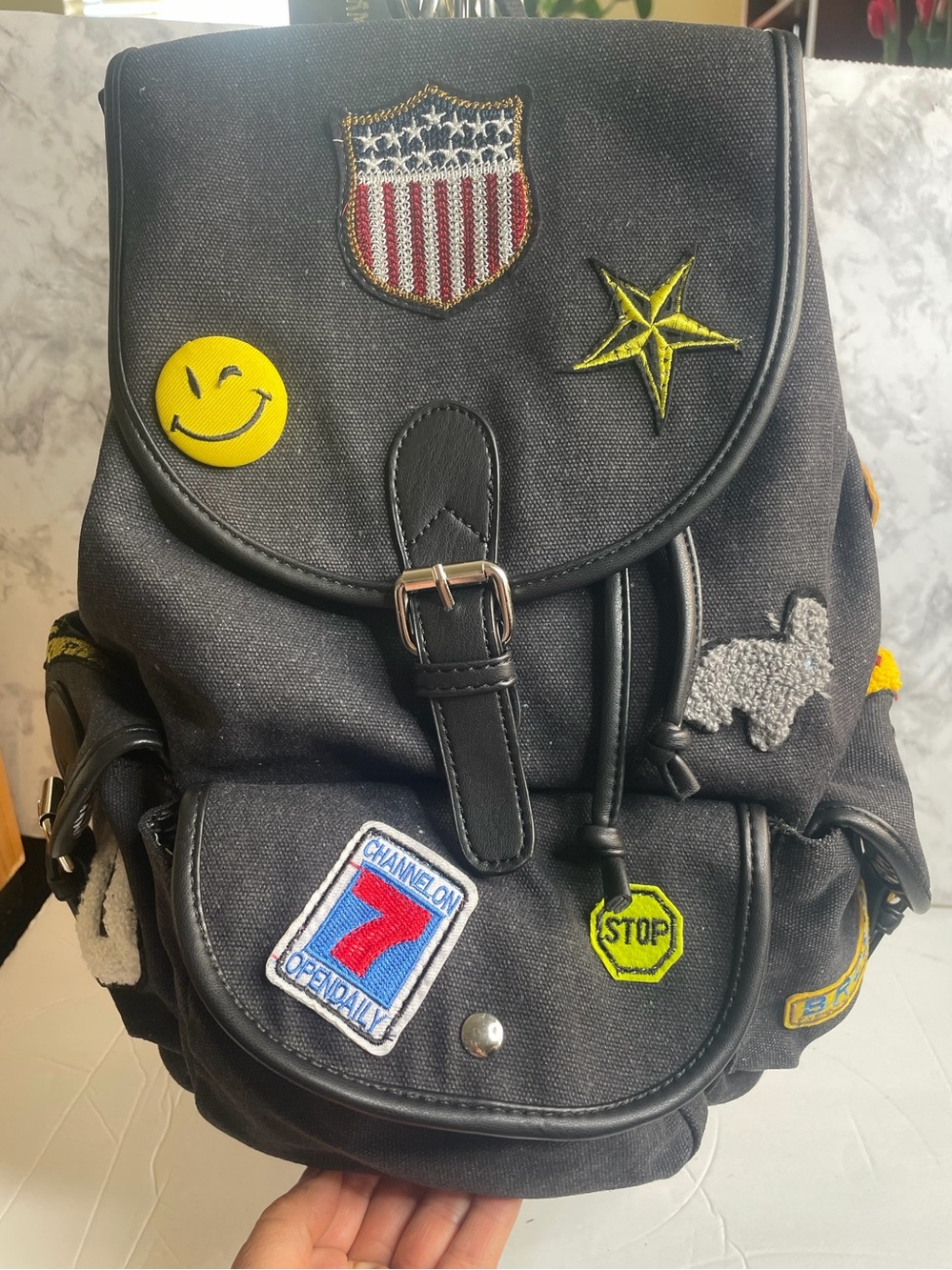 Canvas Black Backpack / Mochila de lona.